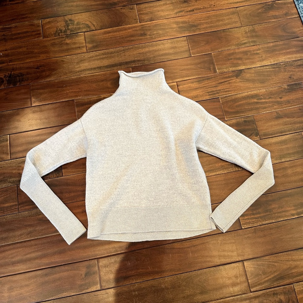 Wilfred Aritzia Light Oatmeal Gray 100% Merino Wool Mock Neck Crew Sweater XS - Picture 2 of 6